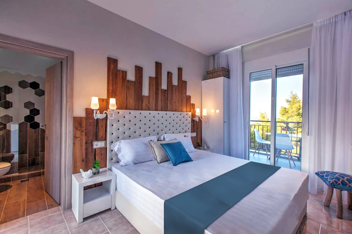 DELUXE, DOUBLE BED