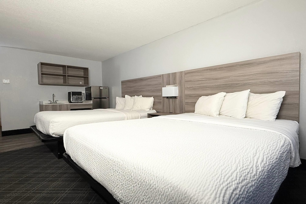 جناح بسريرين كوين بمطبخ صغير، Baymont By Wyndham Indianapolis South 4/10