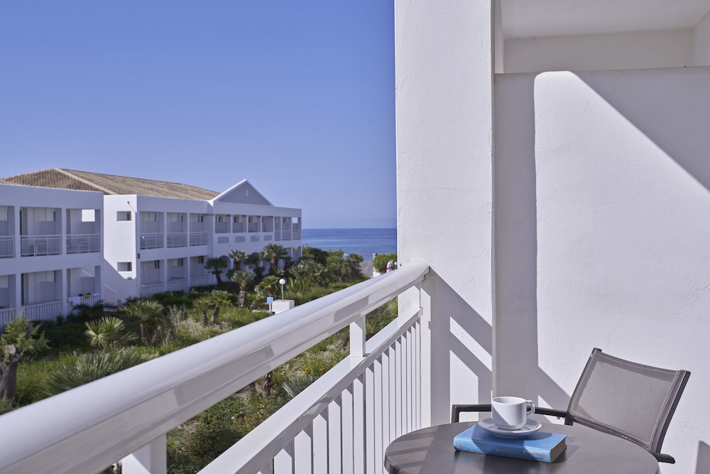Sandy Beach Resort 7/63
