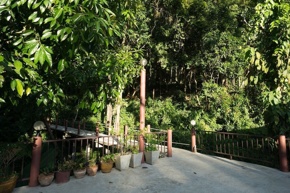 CHANG CLIFF RESORT 14/70