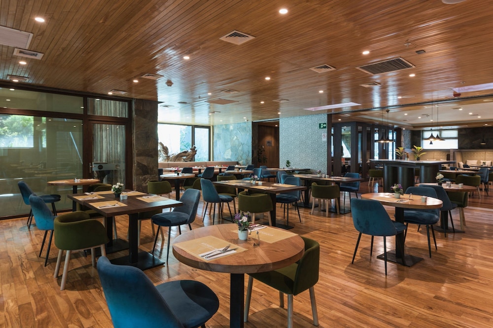 Hotel Courtyard by Marriott Puerto Montt 54/65
