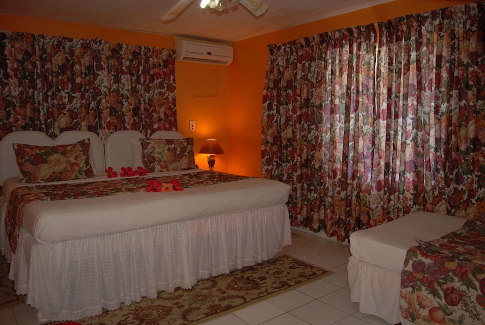 Pinkhibiscus Guest House 20/50