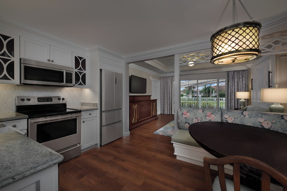 The Villas at Disneys Grand Floridian Resort and Spa 29/45