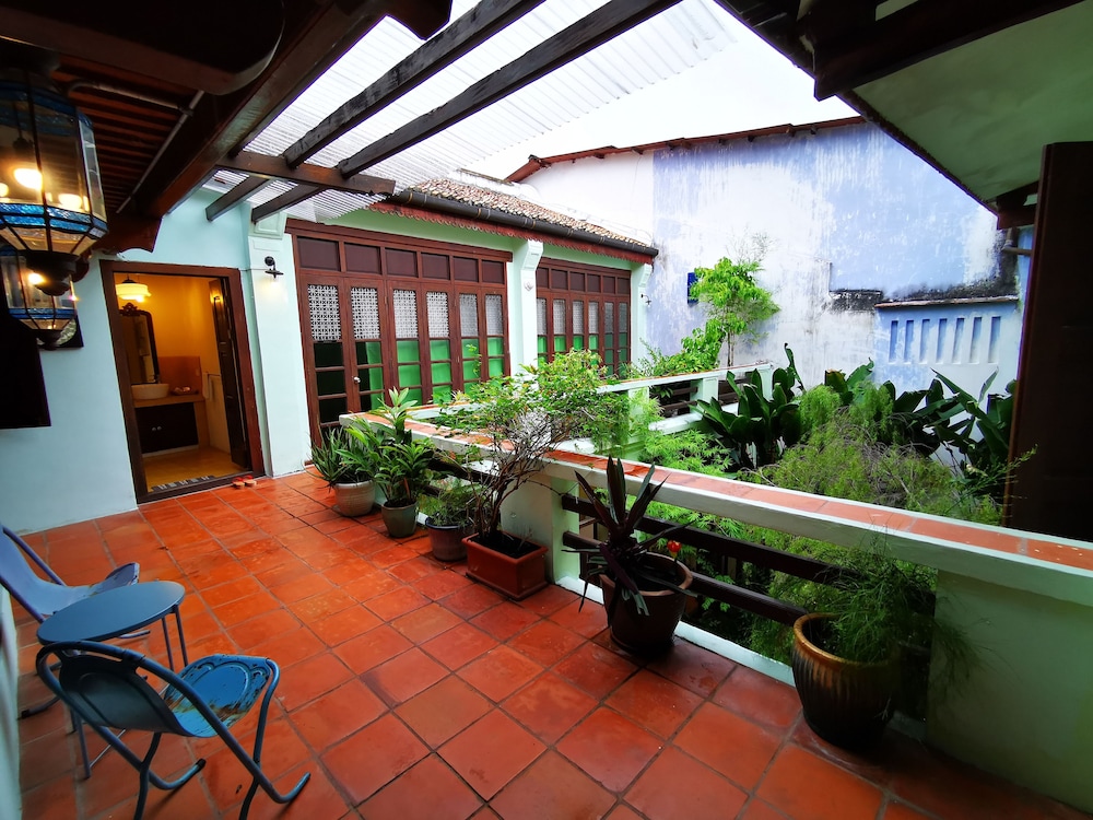 East Indies Mansion 59/67