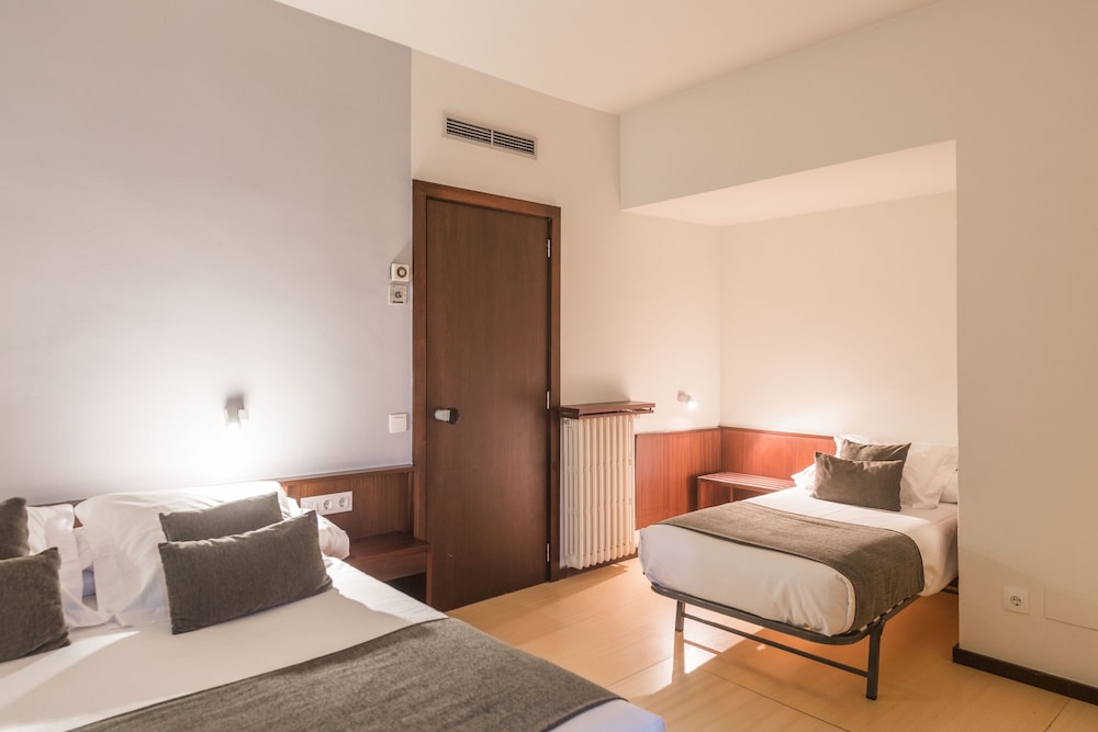 Emporda Hotel 8/66