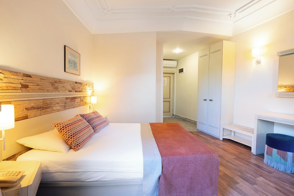STANDARD, DOUBLE OR TWIN BED