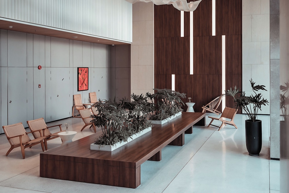 December Hotel 32/50