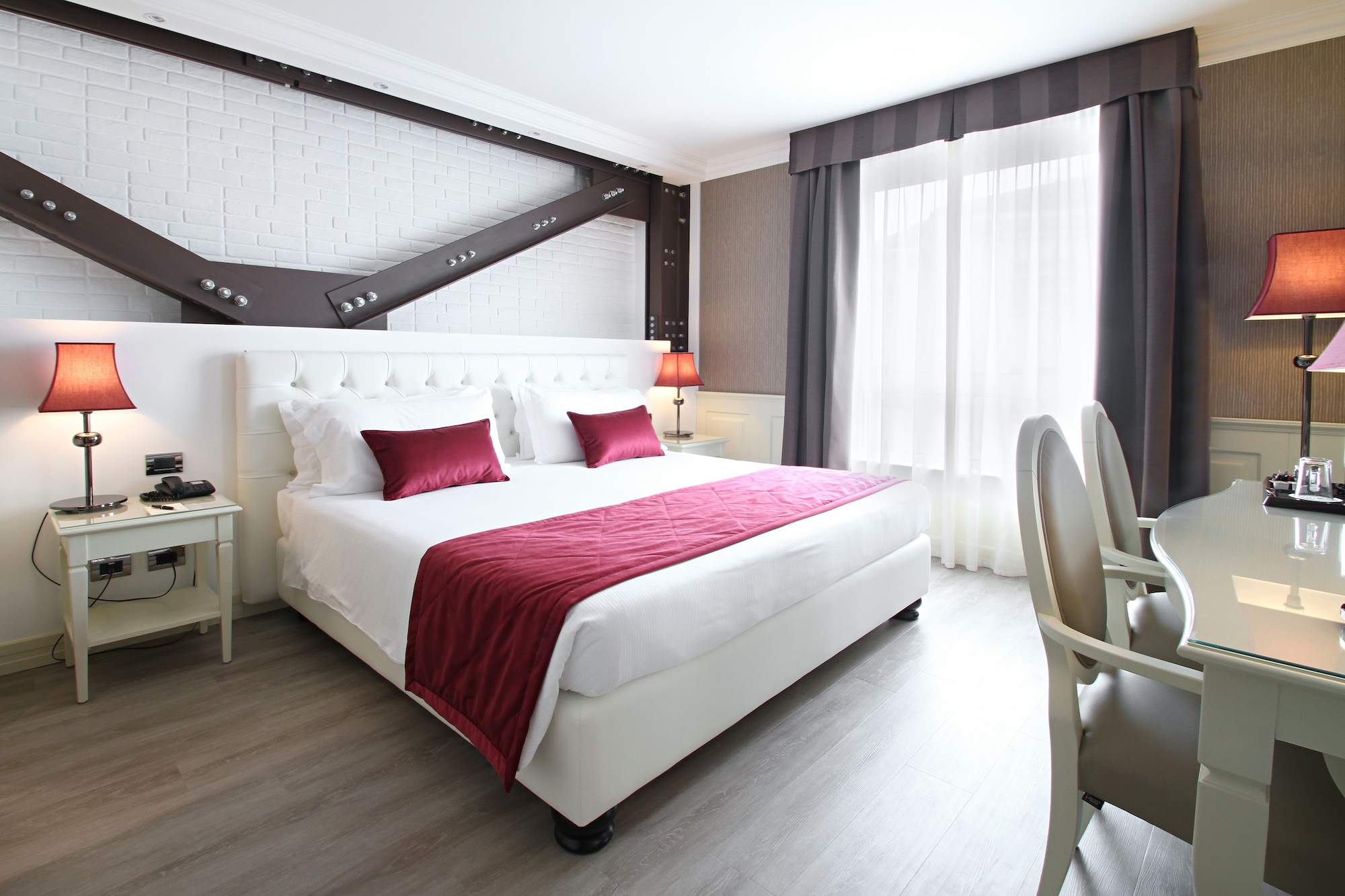 DELUXE, DOUBLE BED