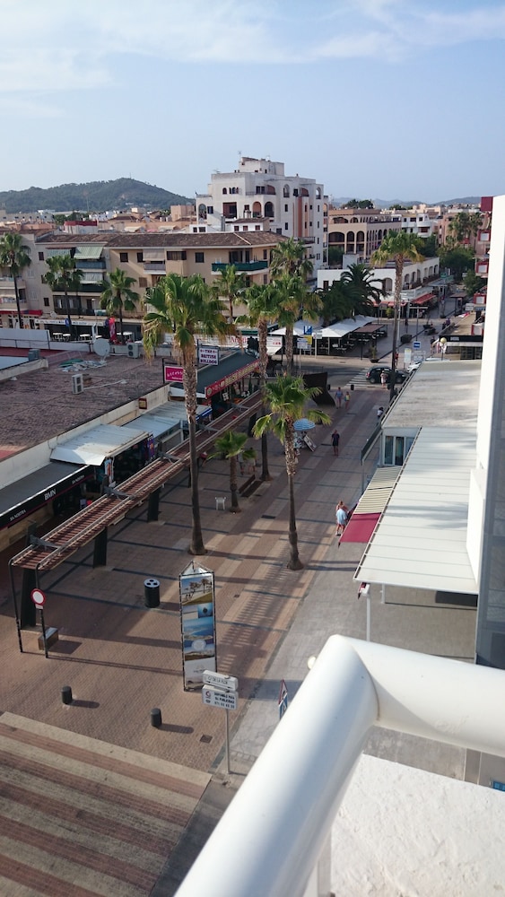 R2 Veronica Beach Hotel 38/48