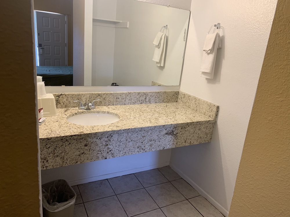 La Vista Inn 31/47