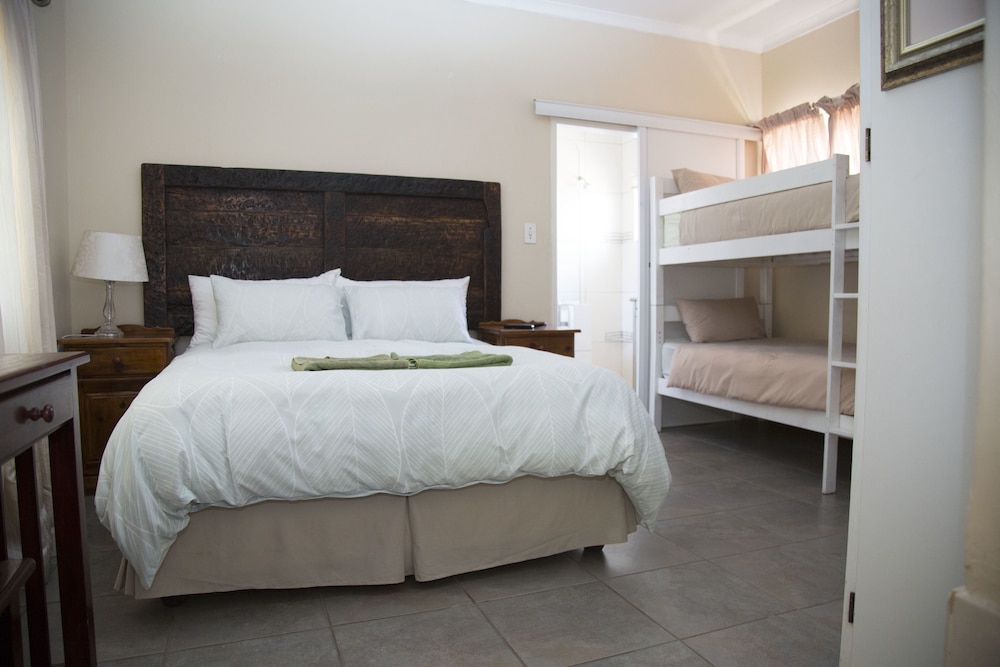 Xaviera Guest House 8/35