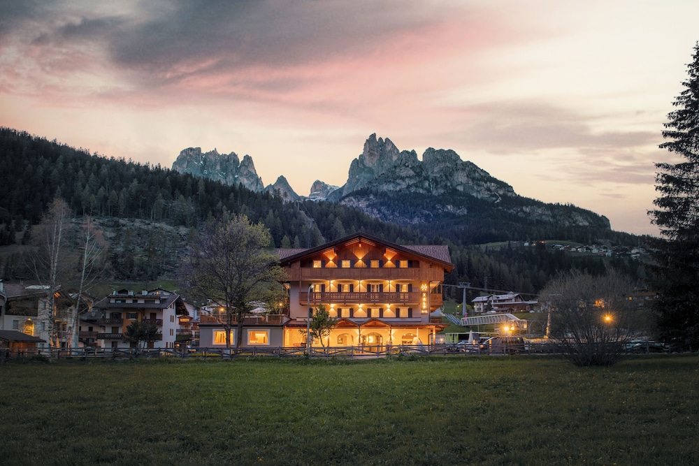 X Alp Hotel 1/64