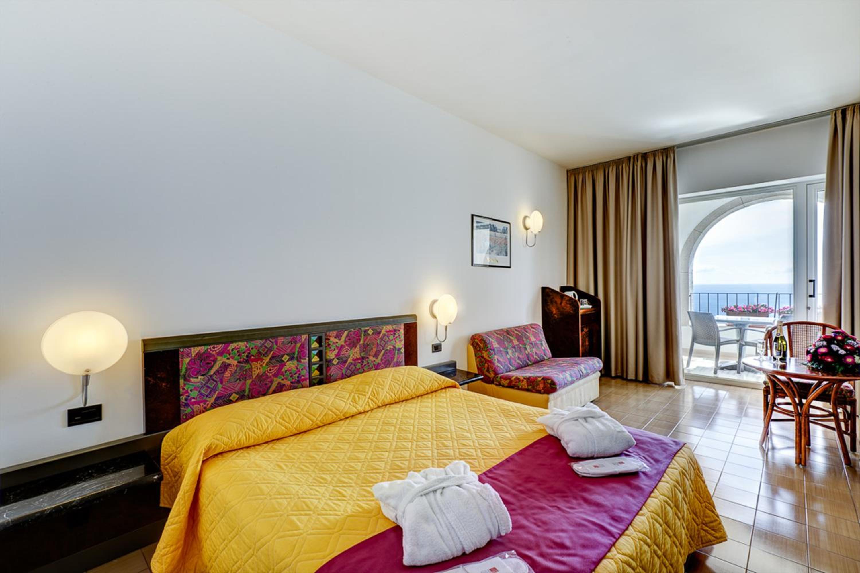 Room, Double or Twin Bed, Sea View, Balcony