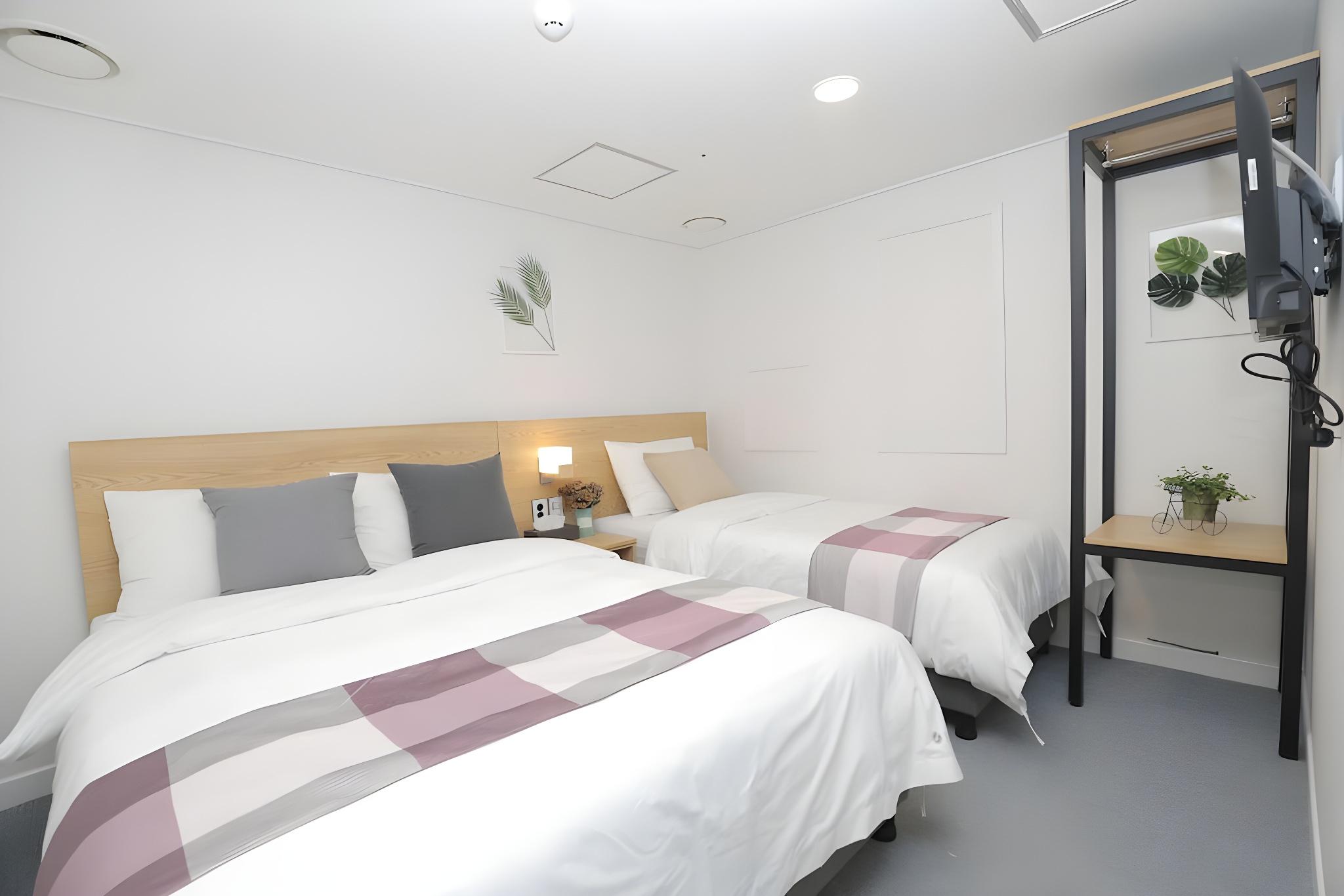 Economy, Family, Twin Beds, No Window