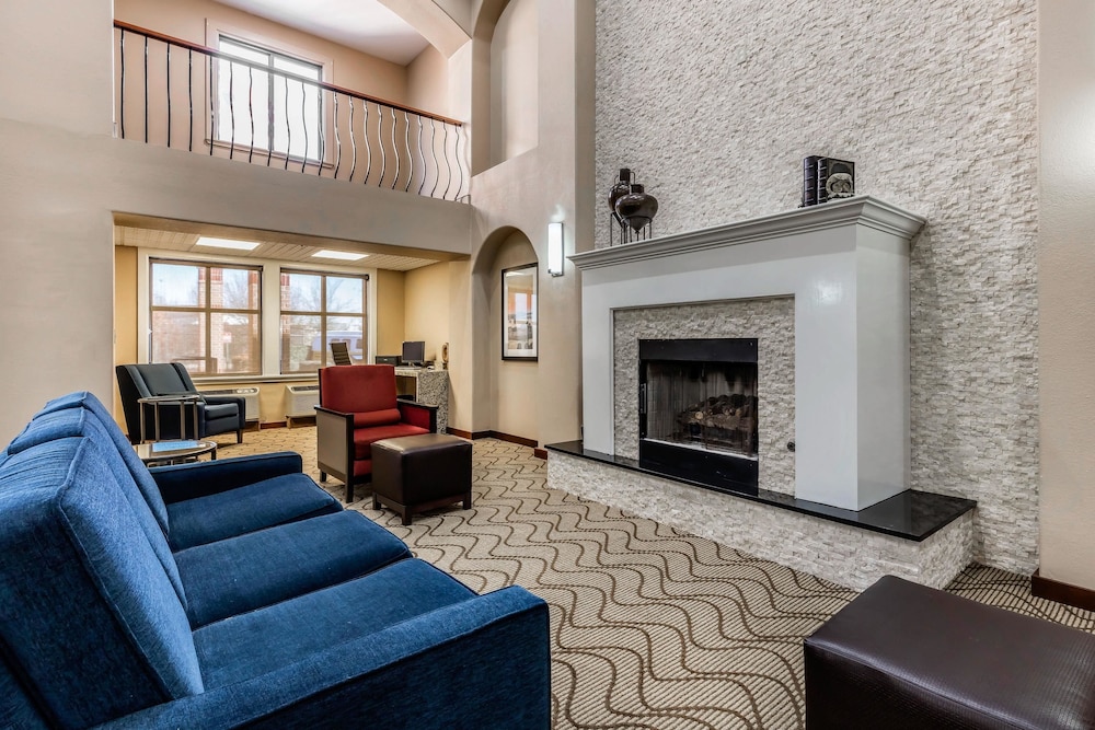 Comfort Inn And Suites Airport American Way 26/42
