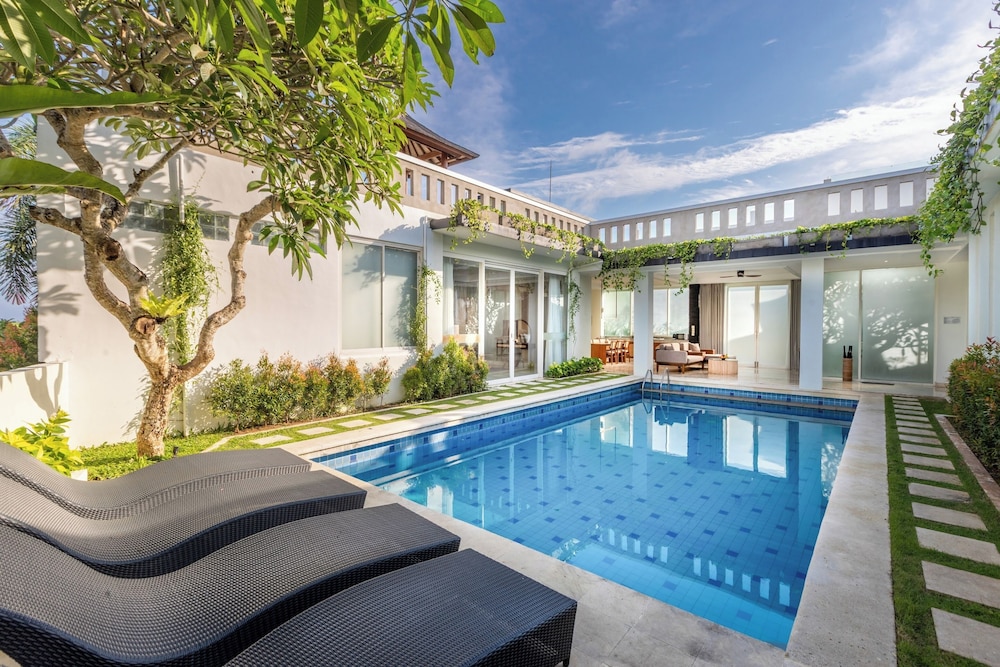 Nunamkhalu Private Villas and Spa (Ex Nusa Dua Retreat) 77/79