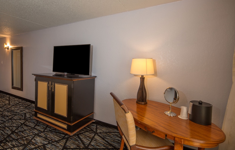 Whispering Woods Hotel & Conference Center 26/39