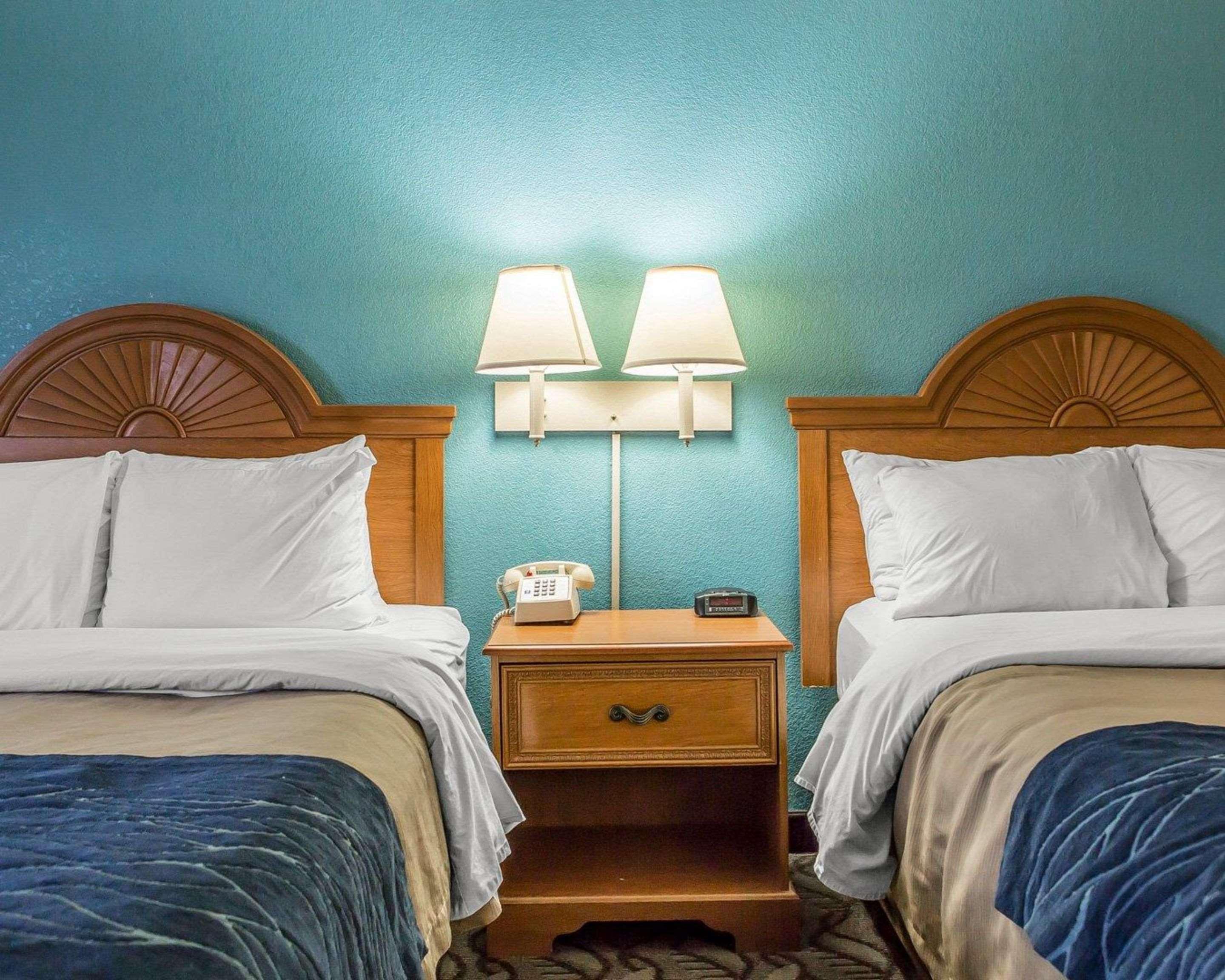 Efficiency, 2 Double Beds