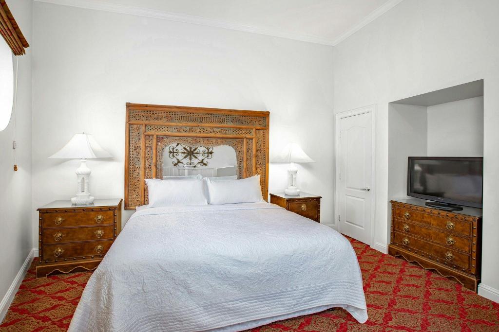 1 Bedroom, Bi Level, Loft, Suite, King Bed, Sofa