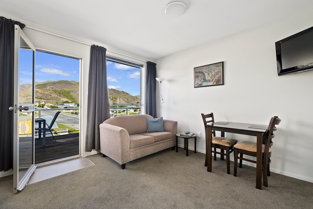 Central Gateway Motel 34/46