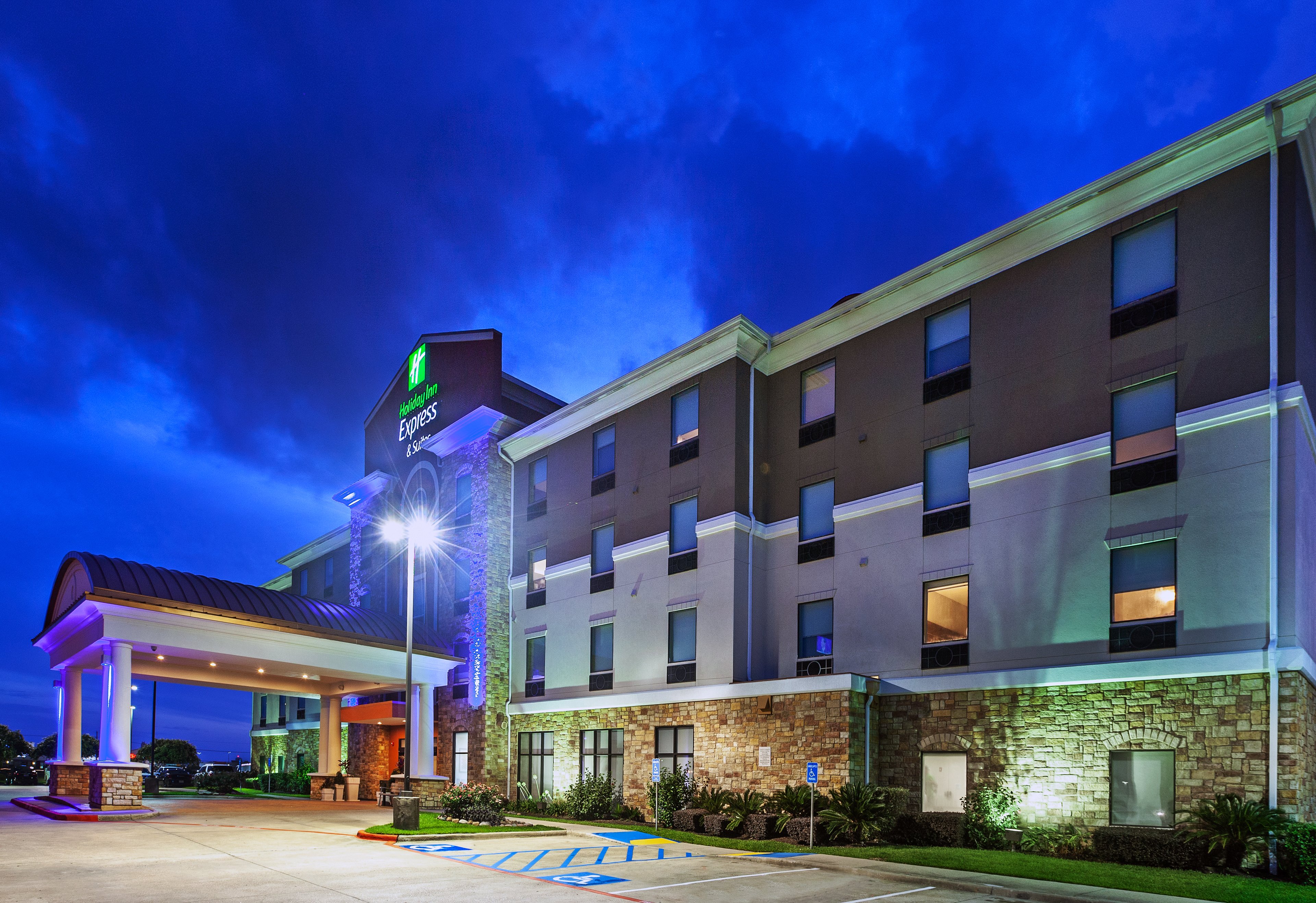 Holiday Inn Express & Suites Port Arthur Central-Mall Area 4/52