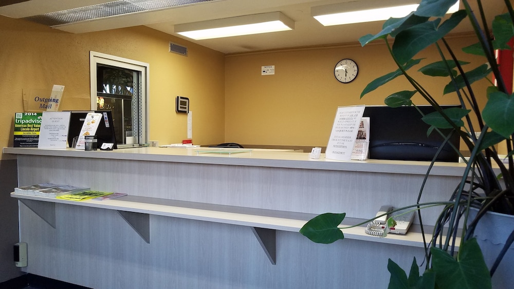 Americas Best Value Inn Lincoln Airport 10/32