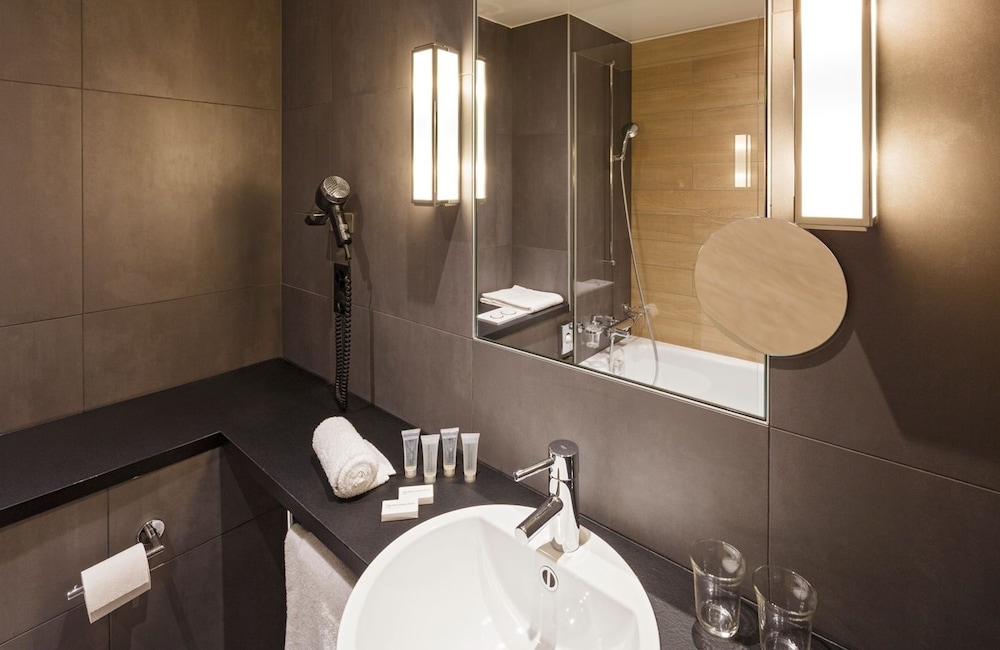 Hotel Swiss Wine by Fassbind 16/49