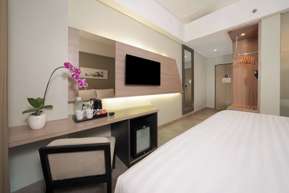 Aston Inn Mataram 32/65