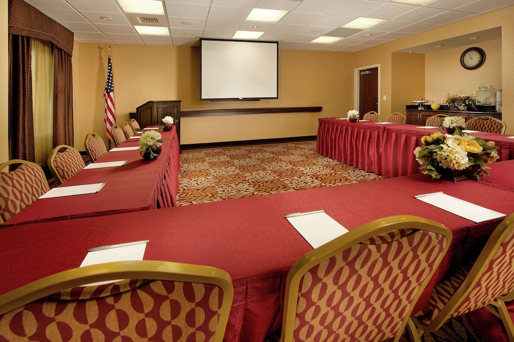 Hampton Inn and Suites San Antonio Airport 40/44