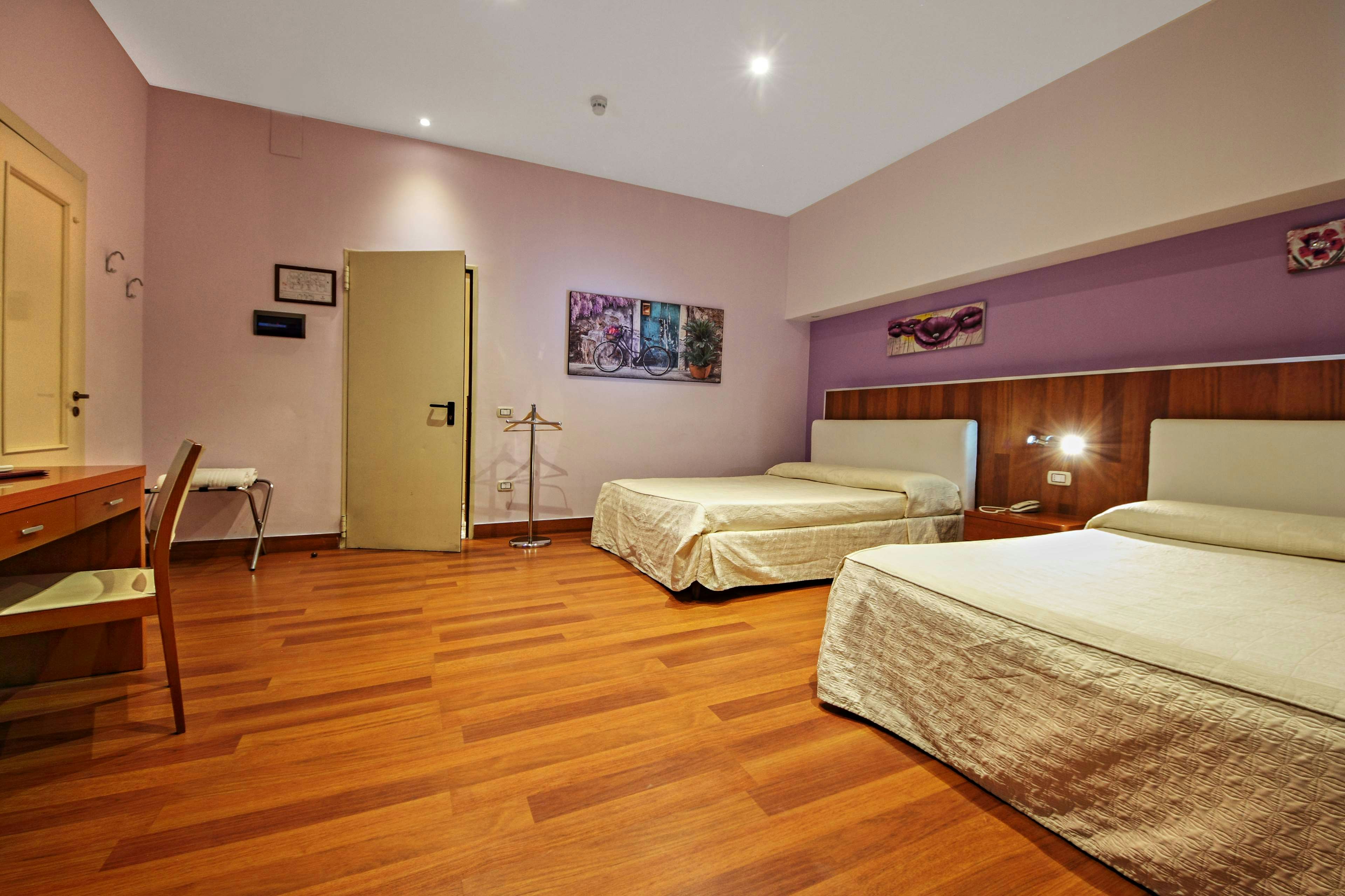 Hotel Tonic 2/16