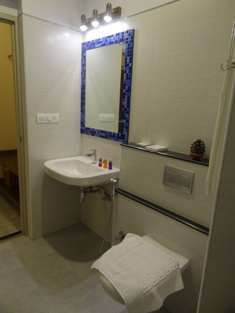 UTSE SUITES 44/46
