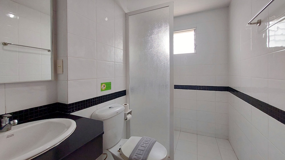 Fullroom 77 Srinakarin 67/68