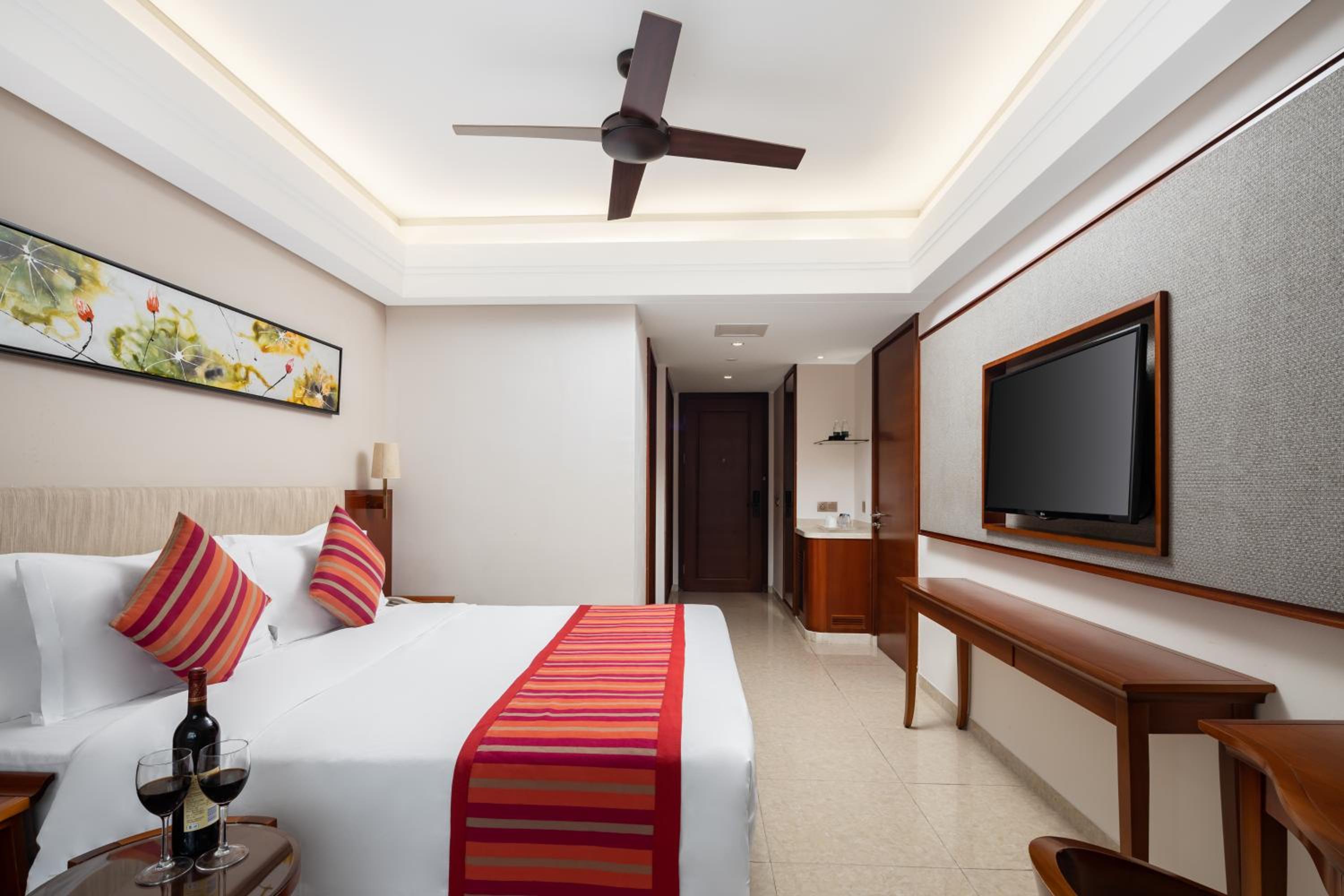 sanya seacube holiday hotel