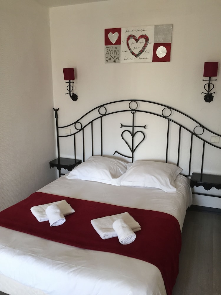 HOSTELLERIE DE LA SOURCE 29/49