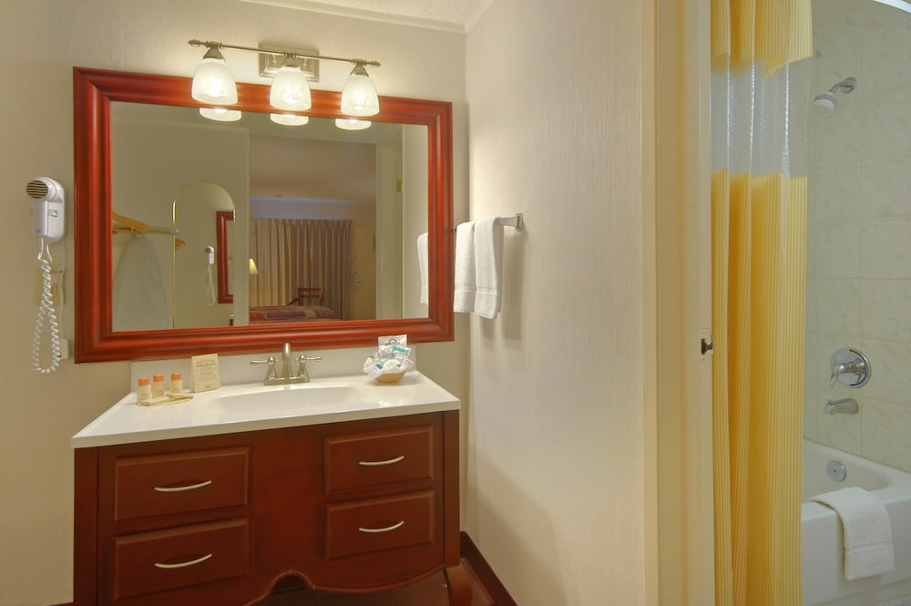 Days Inn by Wyndham San Diego/Downtown/Convention Center 11/30