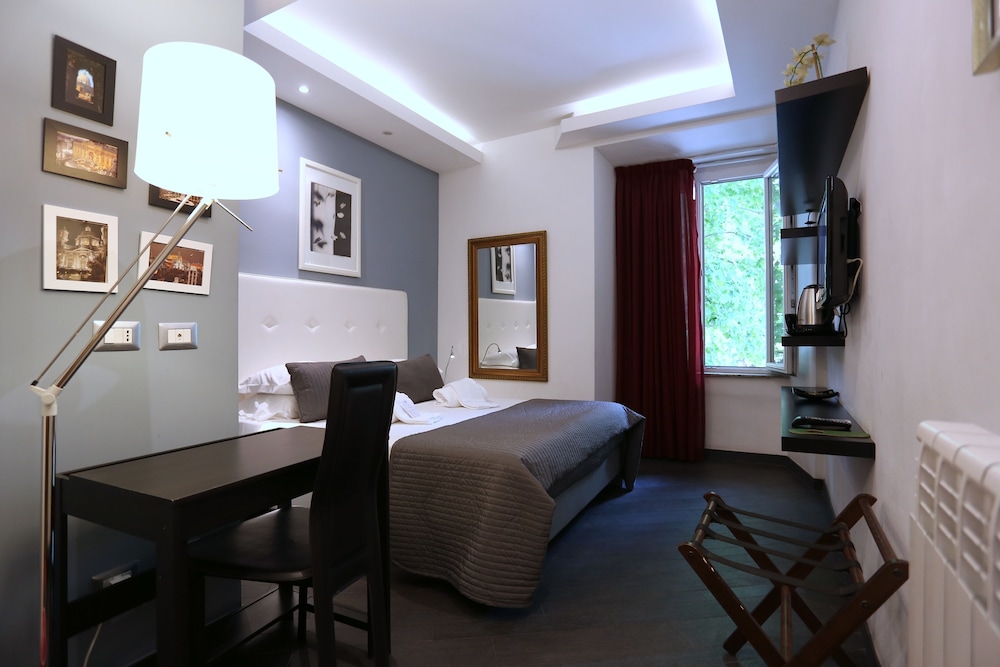 B&B Home 77 58/63