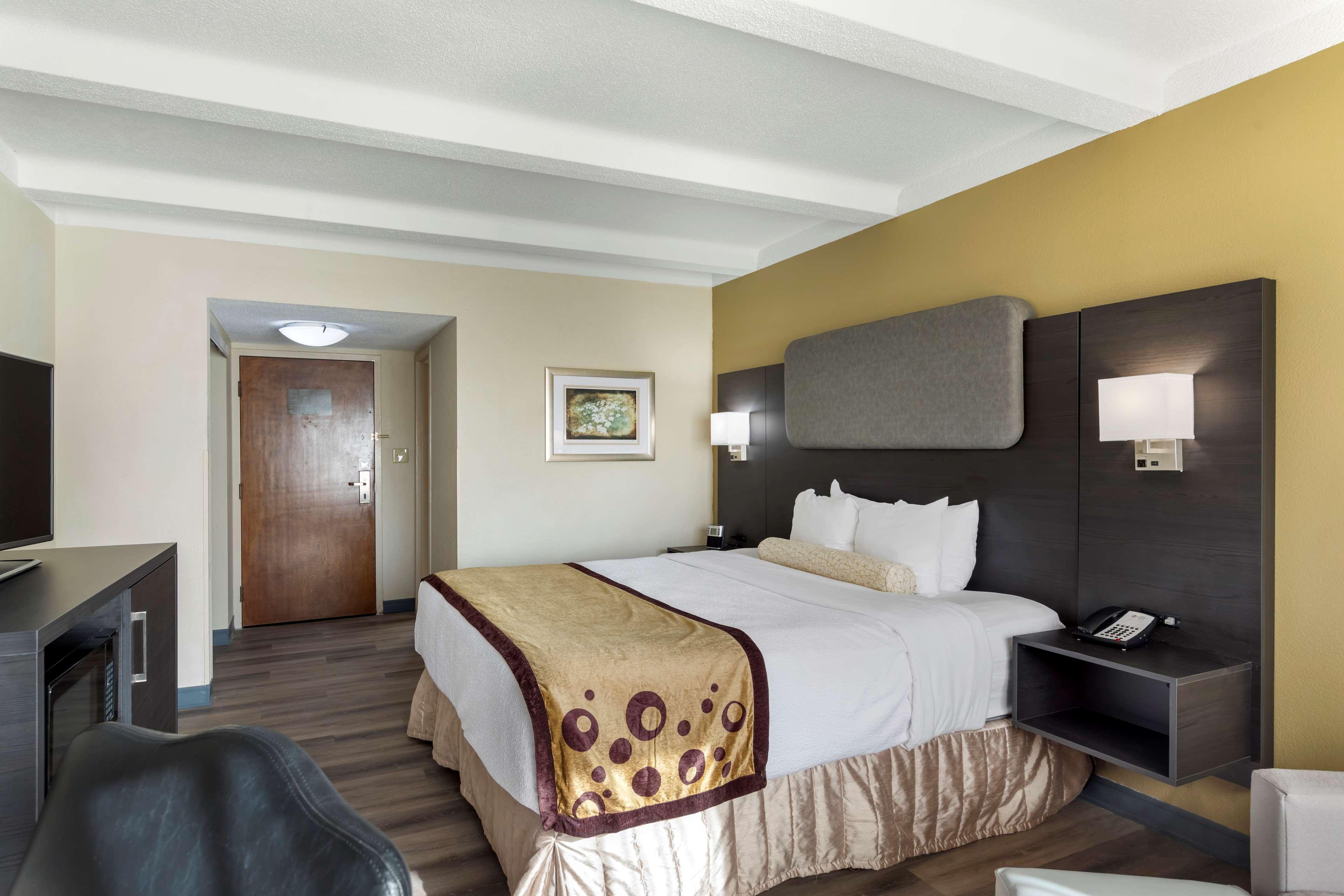 Room, King Bed, Exterior Entrance, Accessible