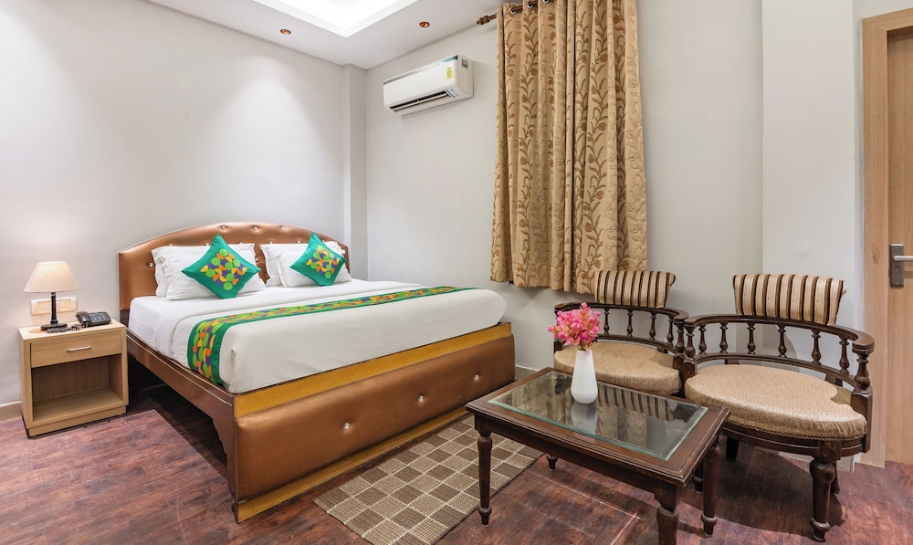 Hotel Paras International 28/49