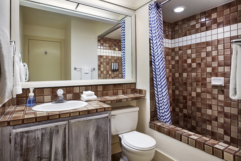 Seaport Village Inn, Avalon 30/33