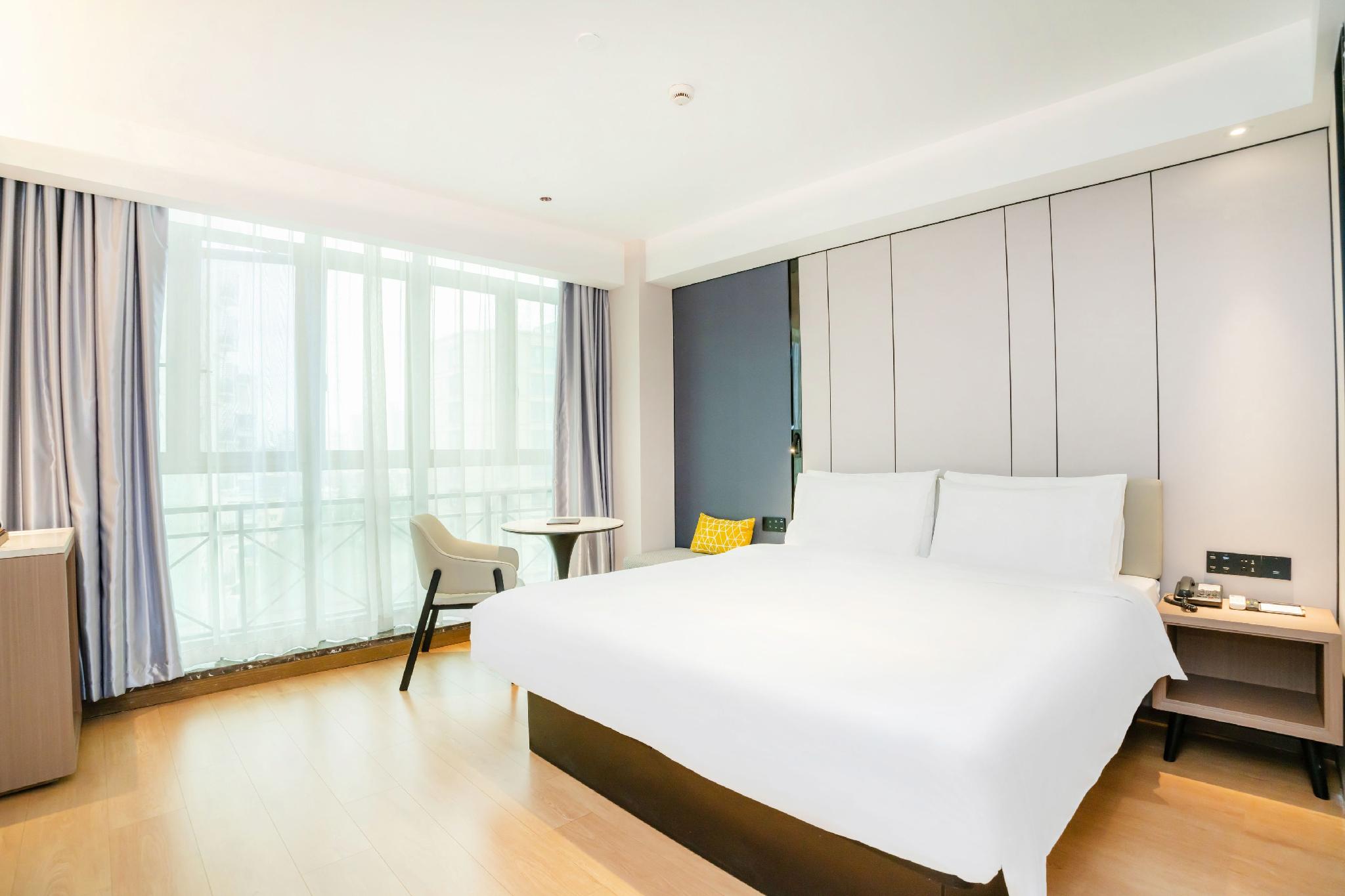 Yitel (Shanghai Caohejing Middle Ring Road Caobao Road) 13/46