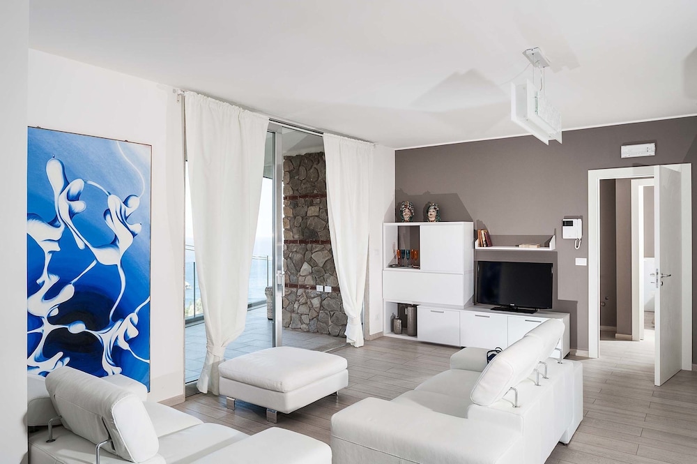 Isola Bella Infinity Suites 29/50