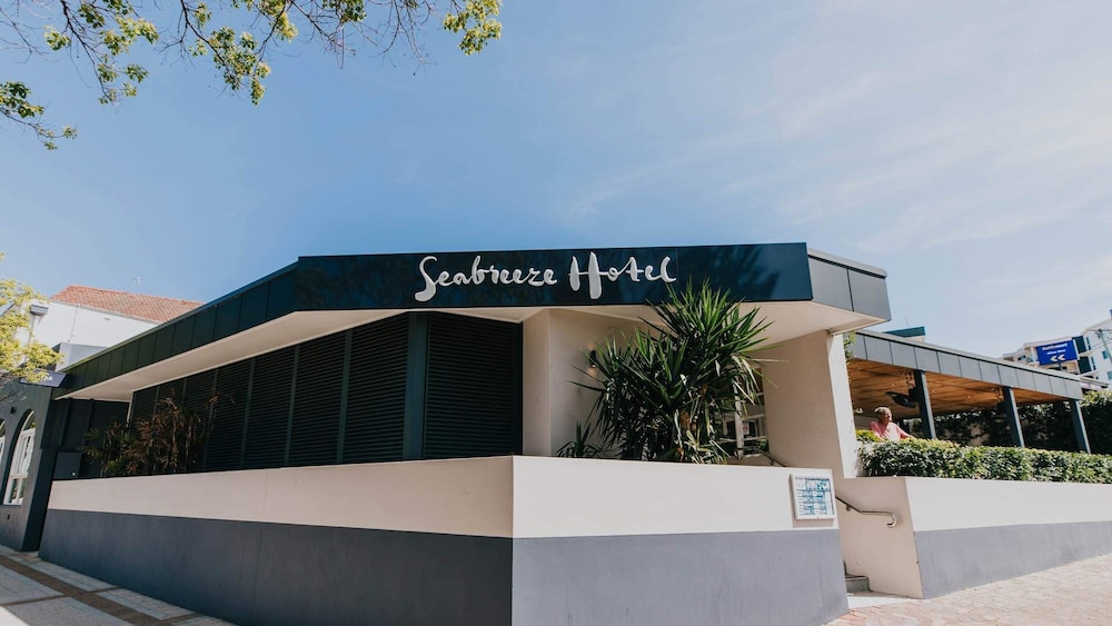 Seabreeze Hotel 2/36