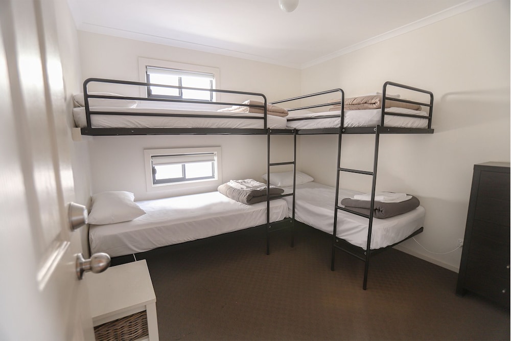 كابينة عائلية بأسرّة بطابقين بغرفتي نوم، Amaroo Holiday Park 3/3