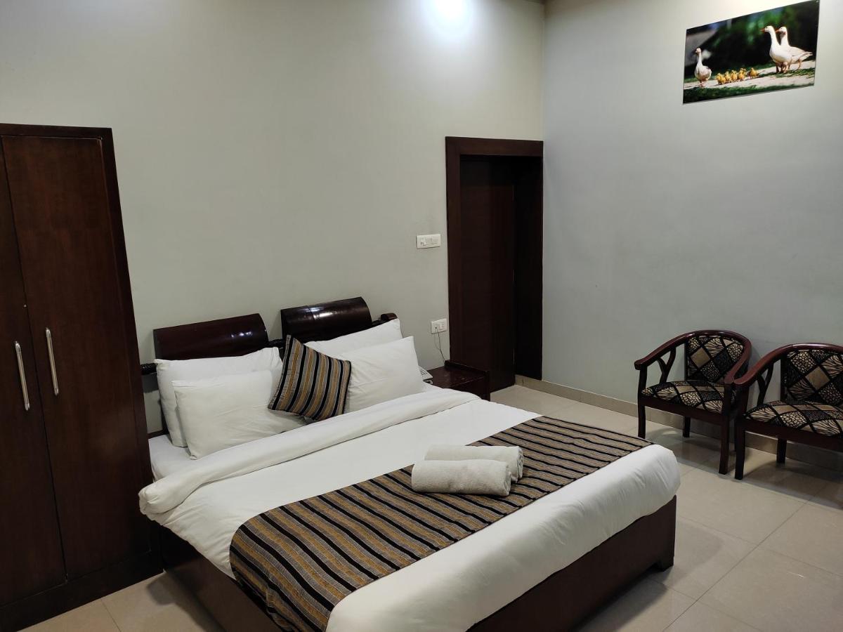 HOTEL KRISHNA JI 36/67