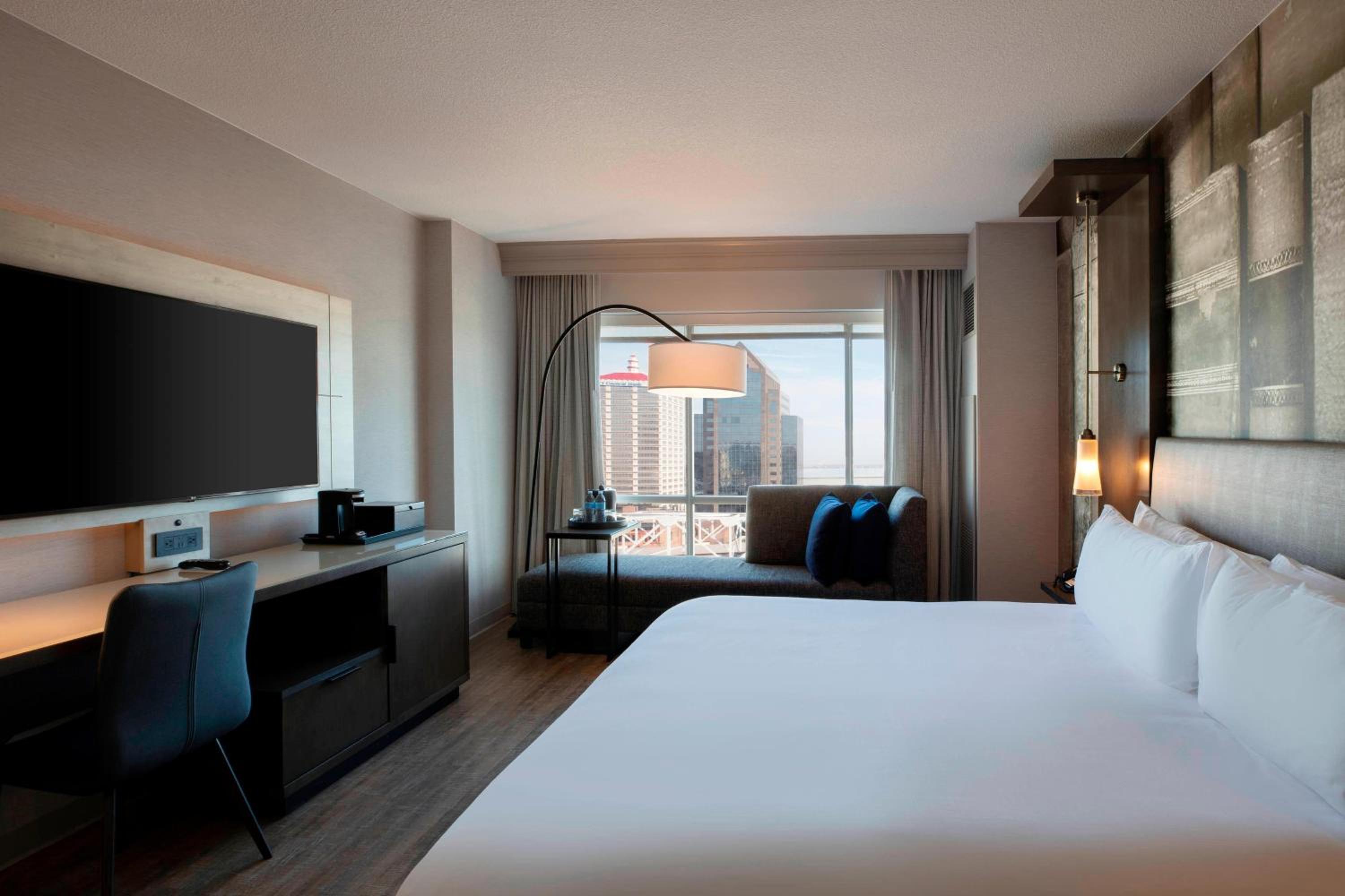 Cityscape, Guest Room, King Bed