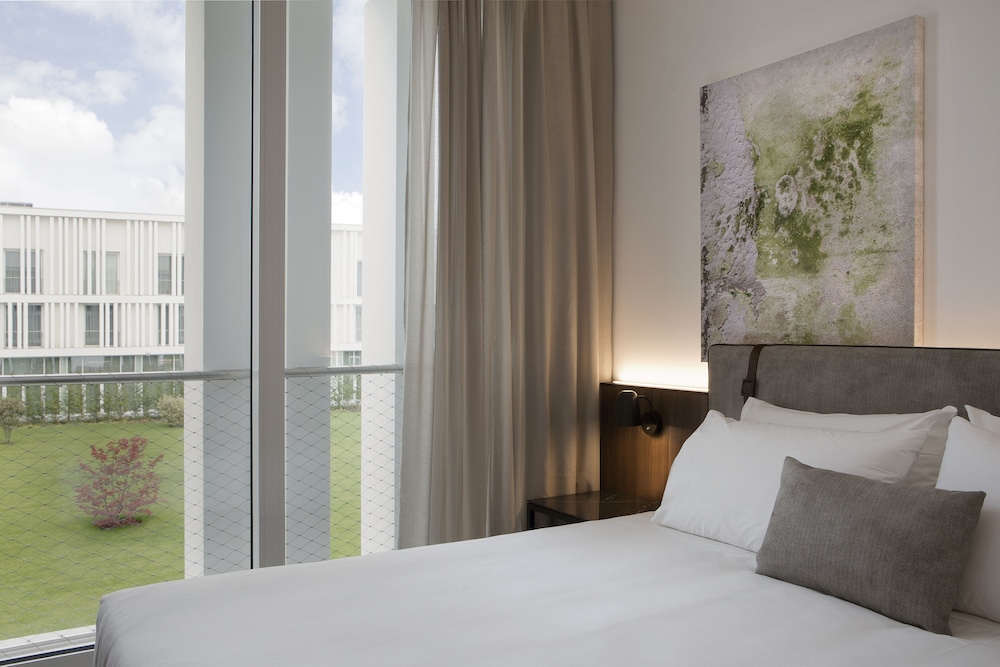 Deluxe, King Bed, Garden Area