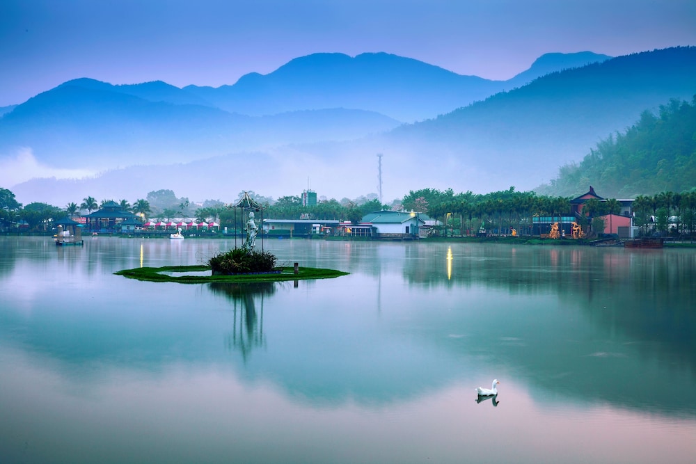 Lakeside Resort Hotel 39/50