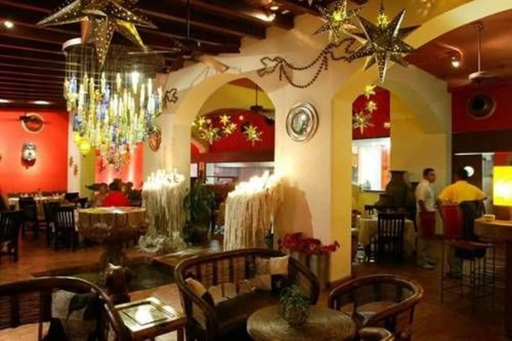 Marina Fiesta Resort and Spa 32/62