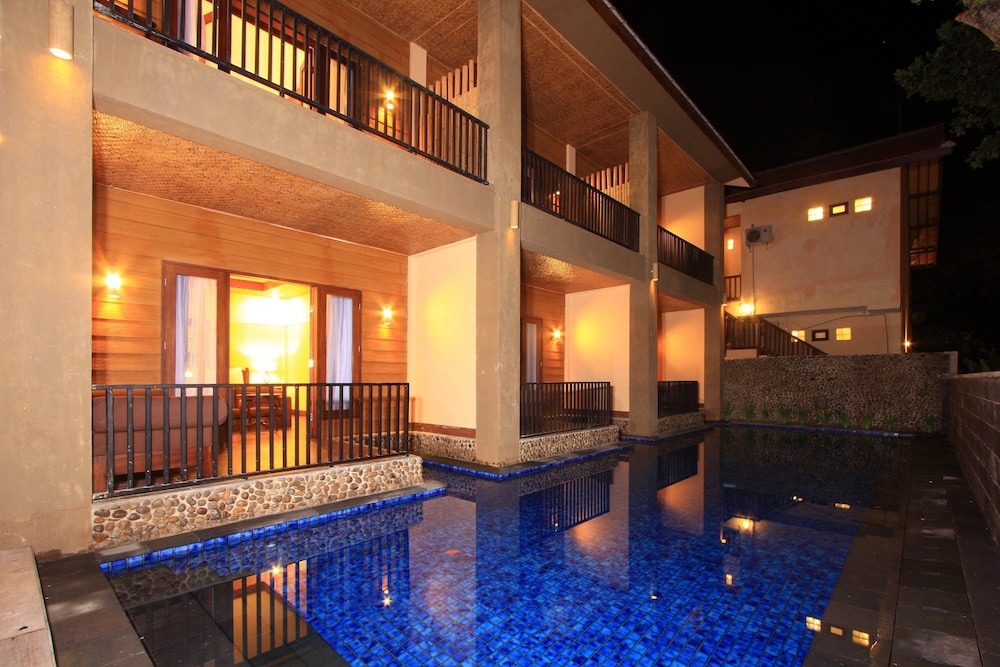 Sunsethouse Lombok 3/67