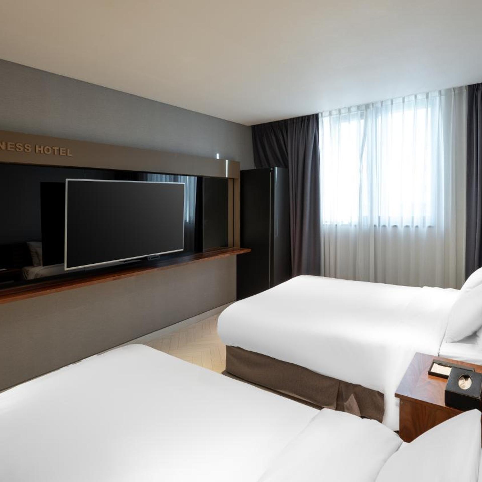 غرفة عائلية بسريرين منفصلين، Golden Business Hotel 4/10